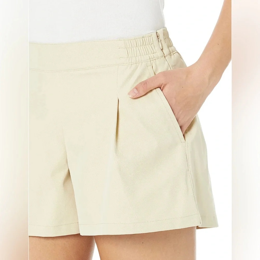 The North Face® || Woman’s Standard tan sports Shorts size 4